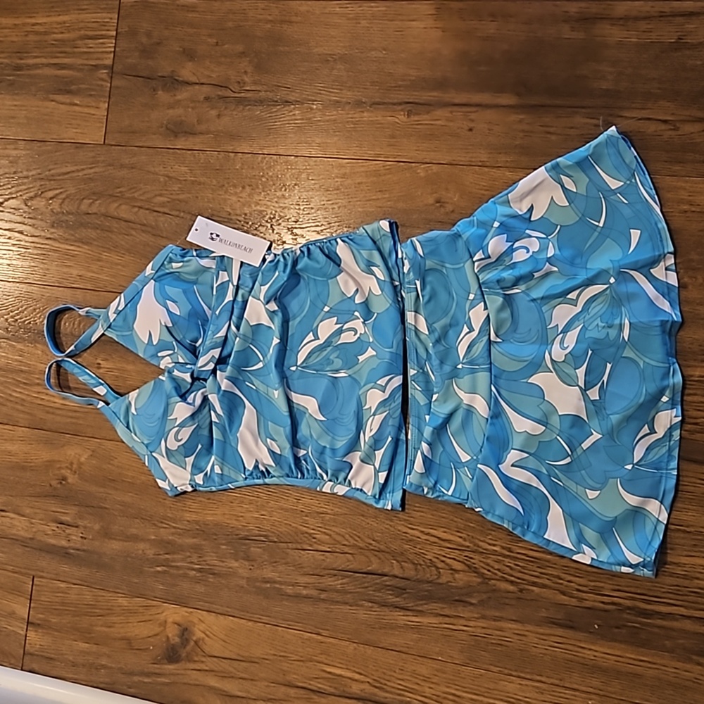XS walk on the beach tankini w/ skirt teal blue floral print. NWT liner attached